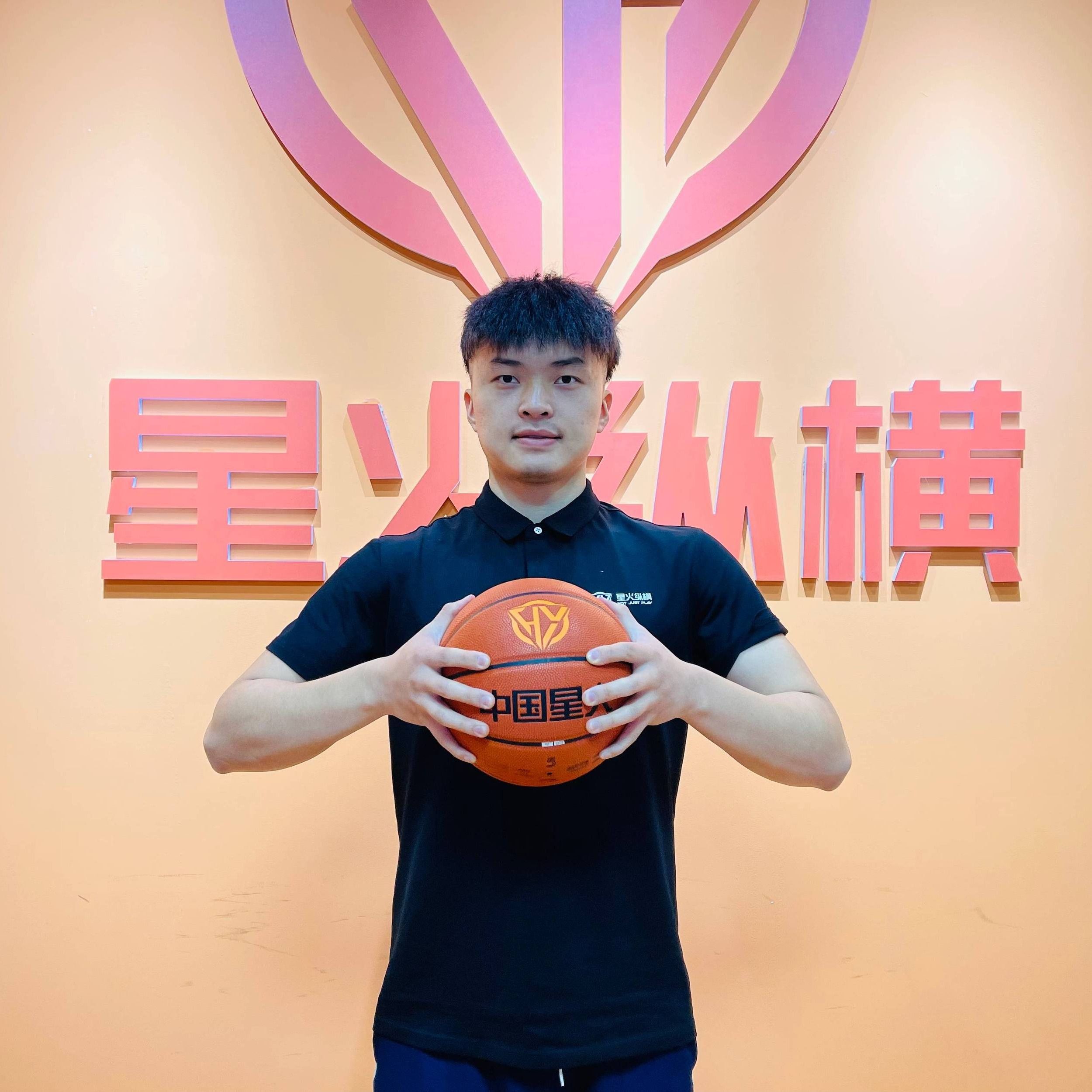 包含纵横球场，球员个人表现引人侧目的词条