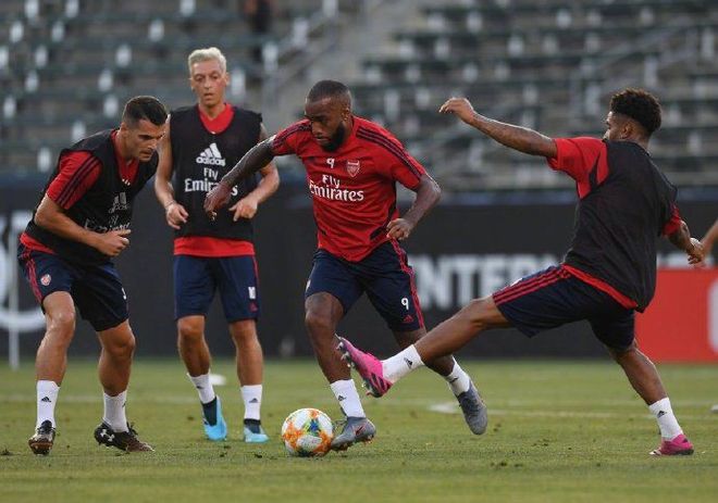 包含CBA常规赛最新形势：罗马高居榜首，拜仁慕尼黑强势追赶，冠军归属成迷的词条